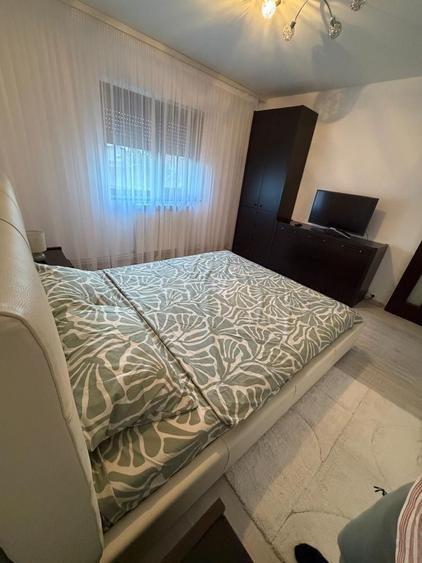 Apartament cu 2 camere decomandat în Trocadero