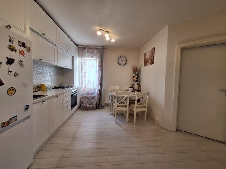 Apartament cu 3 camere semidecomandat, mobilat în Florești — fotografia 3