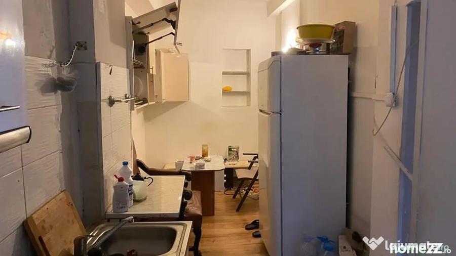 Apartament cu 3 camere semidecomandat în Basarab