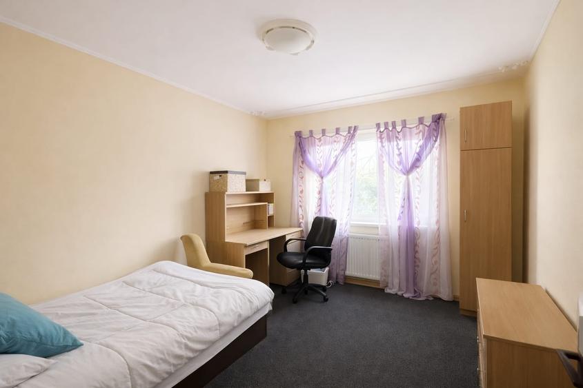 Apartament cu 3 camere decomandat în Nicolina