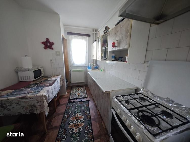 Apartament cu 2 camere semidecomandat în 13 Decembrie