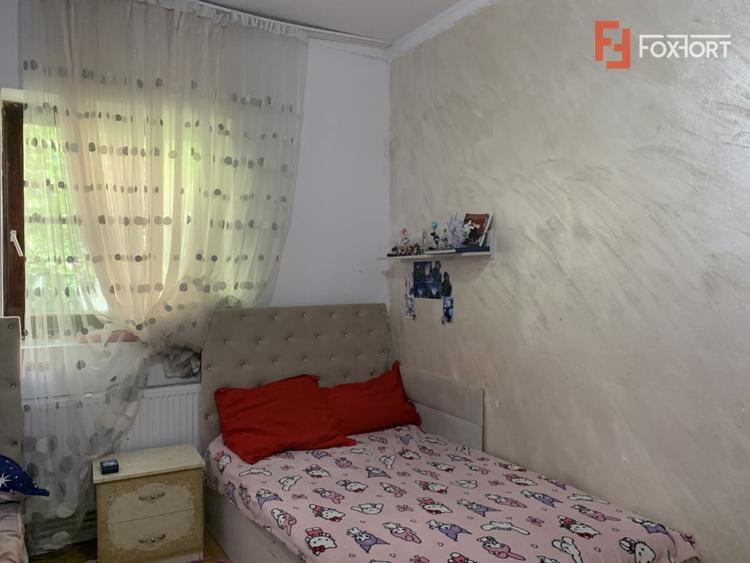 Casă individuală cu 6 camere cu Canalizare în Aradului