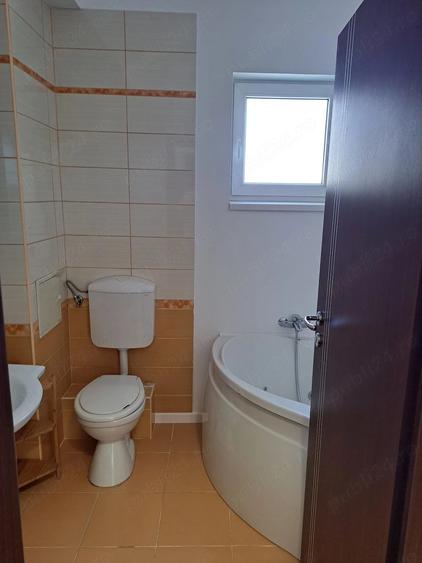 Apartament cu 4 camere decomandat în Cetate