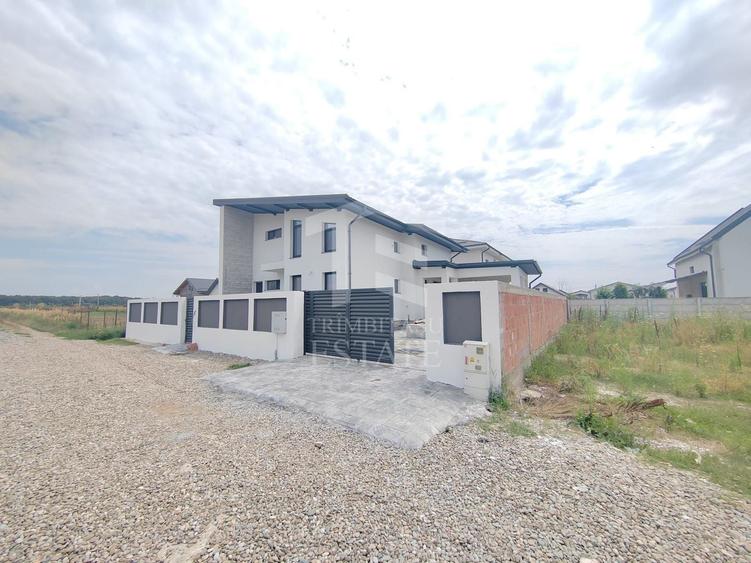 Casă individuală cu 5 camere cu Piscina în Est