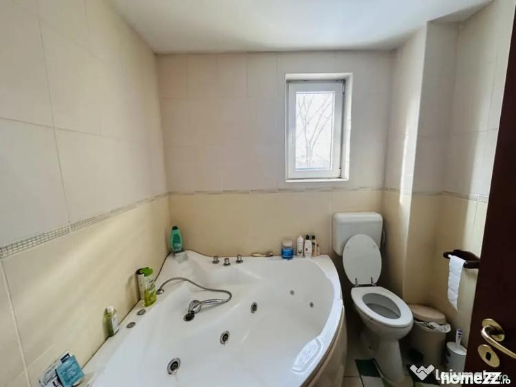 Casă cu 5 camere cu Teren 199 Mp în Roșu