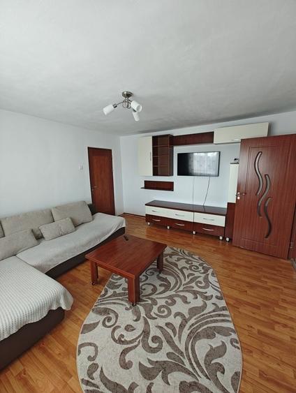Apartament cu 2 camere semidecomandat în Broșteni
