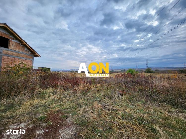 Teren de 483 mp, în Partoș