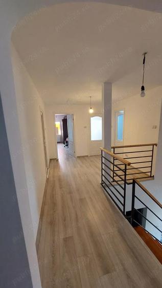 Vand Casa cu etaj,casa este dotata cu panouri fotovoltaice monocristaline . - 3