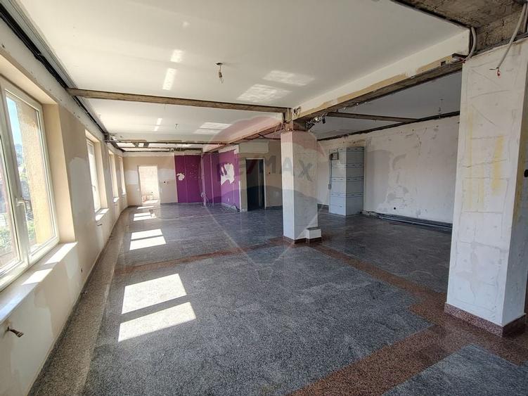 DE ÎNCHIRIAT – Spațiu comercial generos P+2 în zonă Centrală - 5