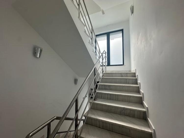 Cotroceni , Doctor Carol Davila, metrou Eroilor, piscina, constructie 2000! - 14