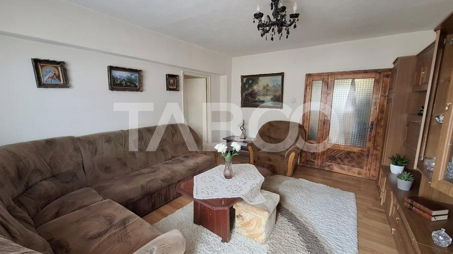 Apartament cu 4 camere semidecomandat, mobilat în Turnișor
