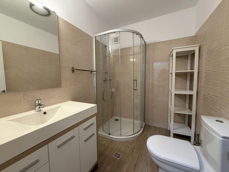 Vila semimobilata  cu 3 dormitoare, piscina exterioara, complex - 10