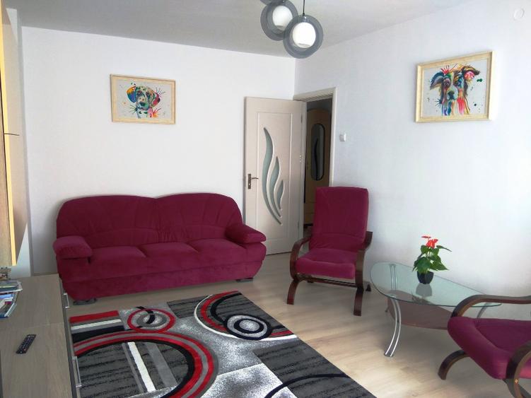 Inchiriez apartament 2 camere decomandat zona Capitol - 2