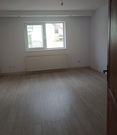 Casa mobilata si utilata pe strada linistita cu acces usor - 10