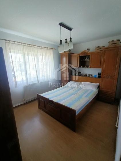 Apartament cu 3 camere zona Pod etaj 2 din 4 confort 1 cu imbunatatiri Pret: 62.000 Num - 6