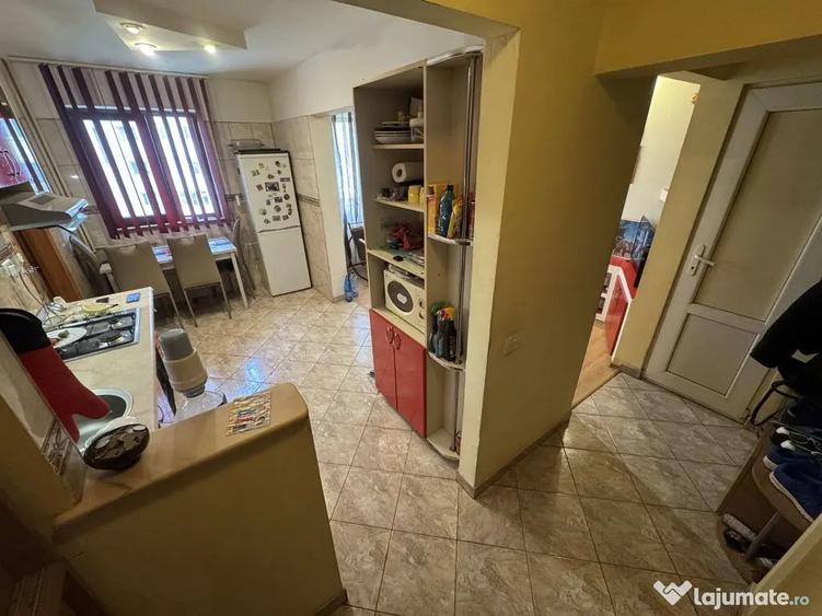 Apartament cu 4 camere decomandat, mobilat în Tomis Nord