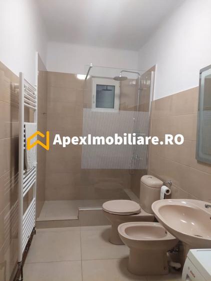 Apartament cu 3 camere semidecomandat în Moșilor