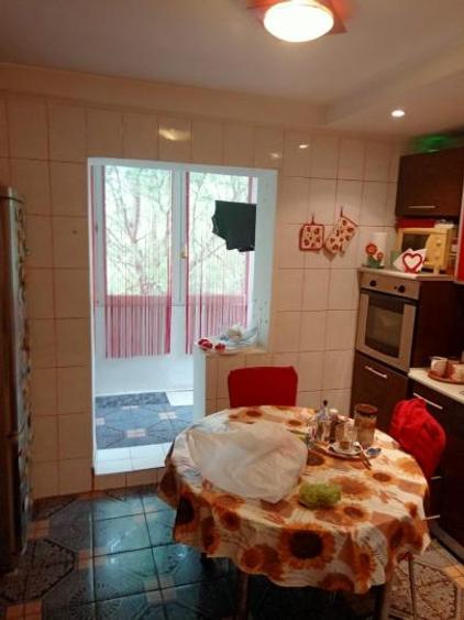 Bd. Basarabia - 3 cam, suprf. 69 mp, decom, mob/util,bloc reabilitat - 3