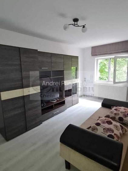 Apartament 3 camere– Str. Sf. Lazăr, vis-a-vis de Palas Mall, RENOVAT