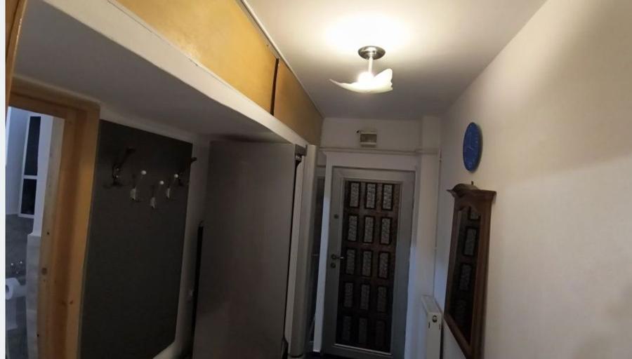 Inchiriez apartament 250 - 2