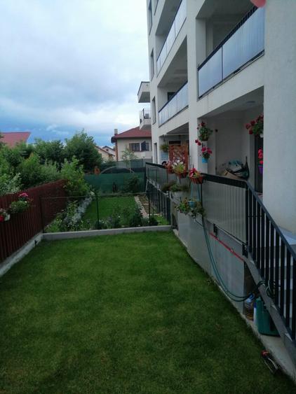 Se vinde Ap. 2 camere decomandat cu gradina si loc de parcare la 8 min de Palas - 1