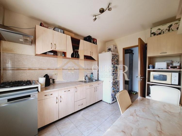 In bloc izolat. 2 bai. Aproape de Spitalul Judetean si Parcul Lidia. - 9