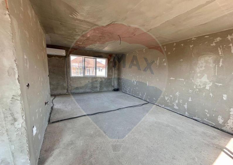 Casa de vanzare la gri cu 4 camere,teren 552mp in Les - 14