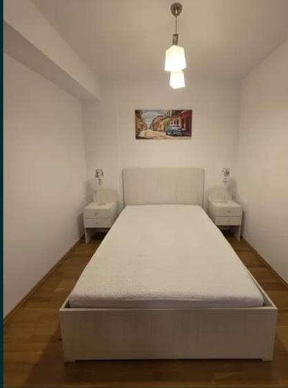 Tineretului,et 1/10, decomandata pat matrimonial,Amenajata, centrala,mobilata - 1