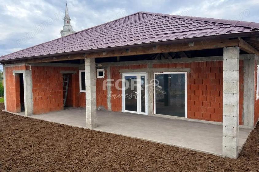 Casa la rosu 4 camere si 1290 mp teren, de vanzare,in Tulca - 1