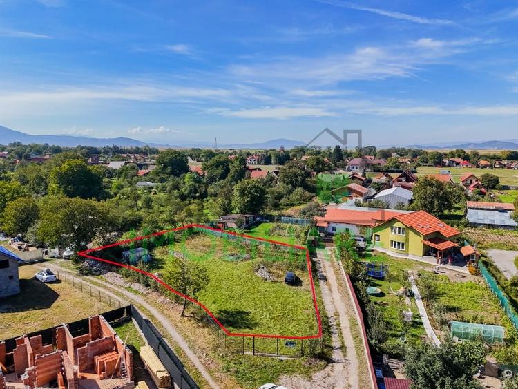 Teren intravilan generos de 1.430 mp in Carpinis, investitie sigura langa Brasov - 1