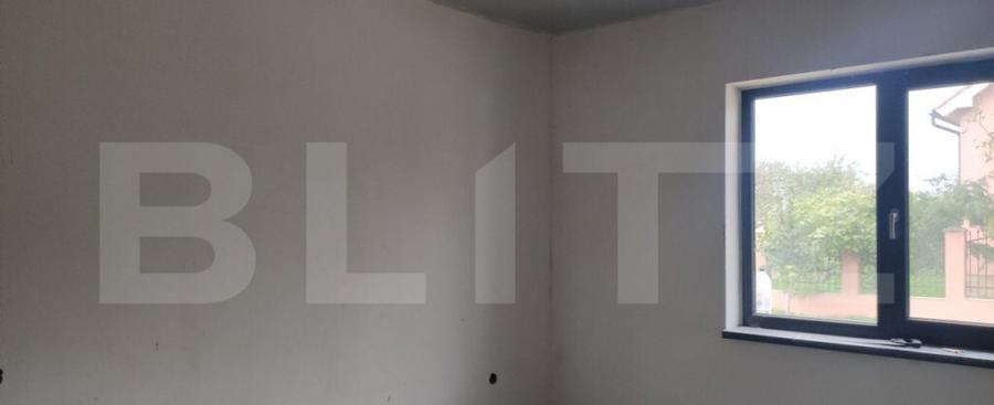 Casa semifinisata cu gard imprejmuitor in Livada de Bihor, l - 4