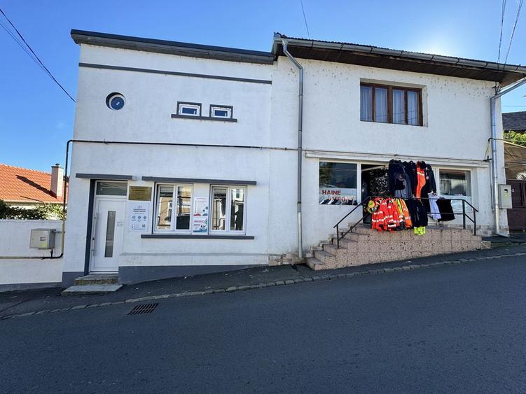 De vanzare imobil situat in zona centrala - 8