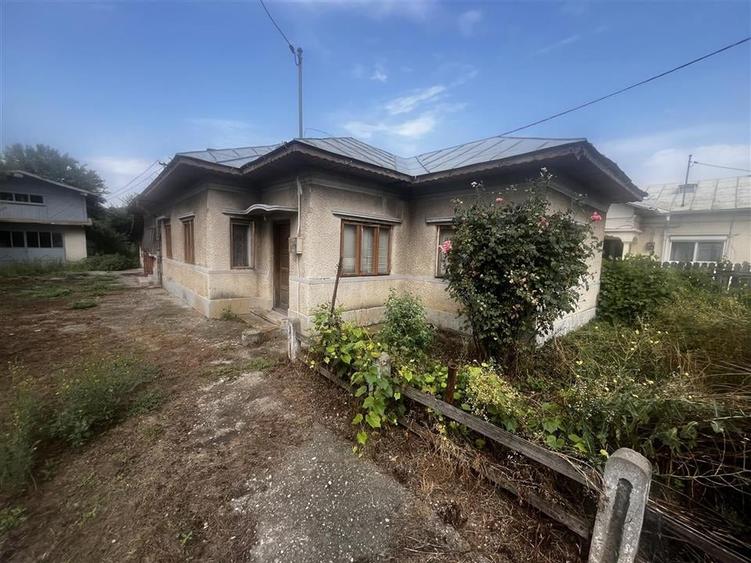 Oportunitate unica  Casa + 2.300 /? teren, deschidere DN1 - 2