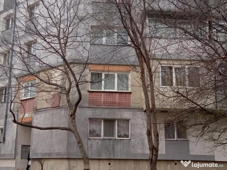 Vand apartament cu 3 camere str. Savenilor - 9