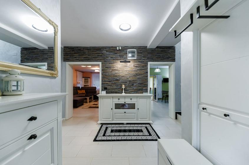 Casa mare 5 camere+casa mica, panouri, curte amenajata – Giroc, Comision 0 - 3