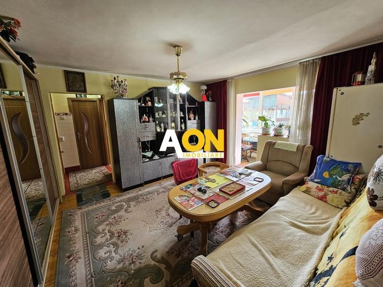 Apartament 3 camere, etaj 1, zona Piata Cetate - 1