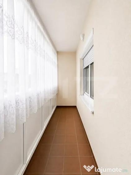 Apartament cu 3 camere decomandat în Girocului