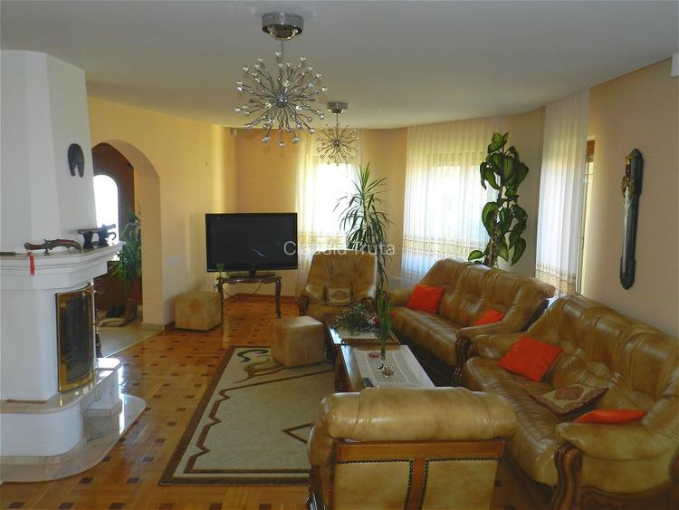 Casa de vanzare, 6 camere, teren 900 mp, Europa