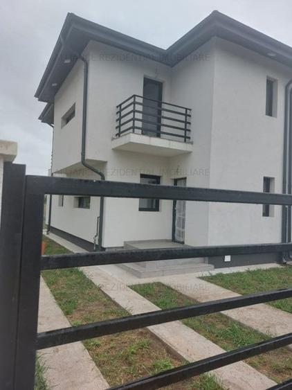 Casa,intr-un ansamblul modern,10 minute de mers pana in Bulevard. - 1