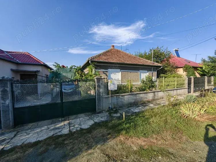 Casa cu 5 camere ?i anexa in INEU - 4