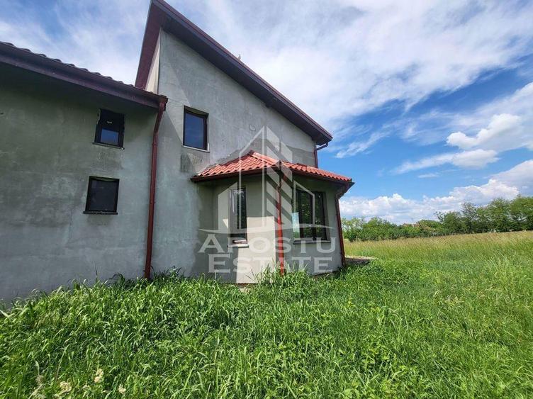 Casa individuala cu 8 camere si terase, teren generos, COMISION 0 - 1