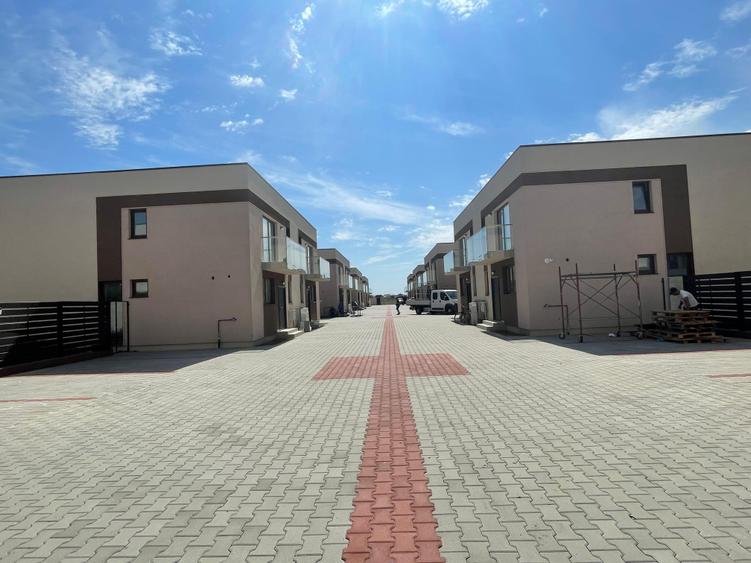 Compelx de case tip duplex in zona Parfumului. An 2023. Comision 0 - 3