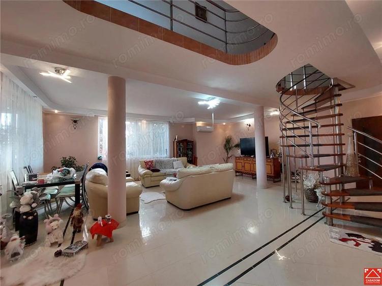 Casa mare pentru 2 familii sau pentru afacere - 17