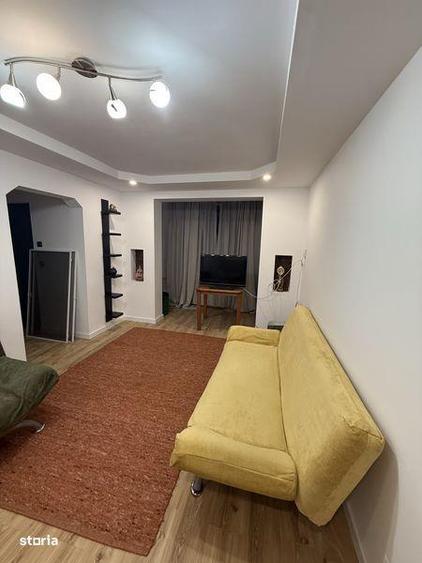 Apartament de vanzare 3 camere, semidecomandat - 1