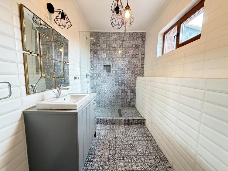 Vila de inchiriat Gherghitei | 7-8 camere | curte mare | acces rapid A3 - 5