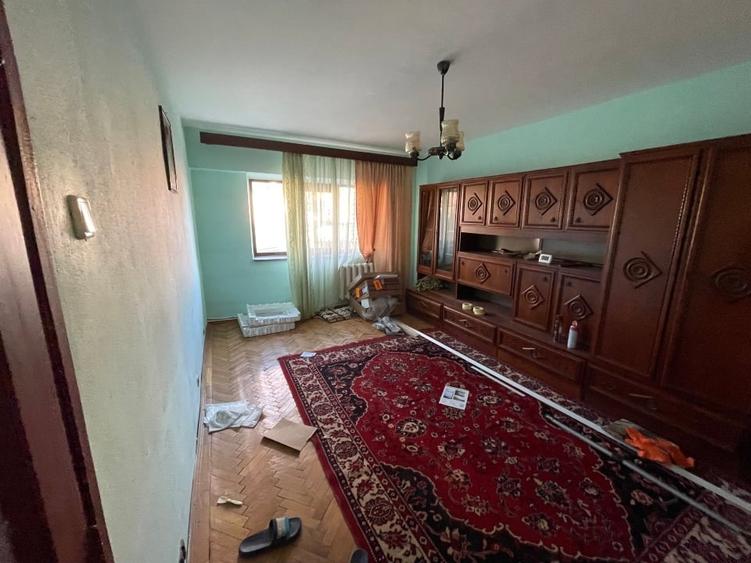 Apartament 3 camere decomandat Bdul Traian - vedere Pietricica - 7