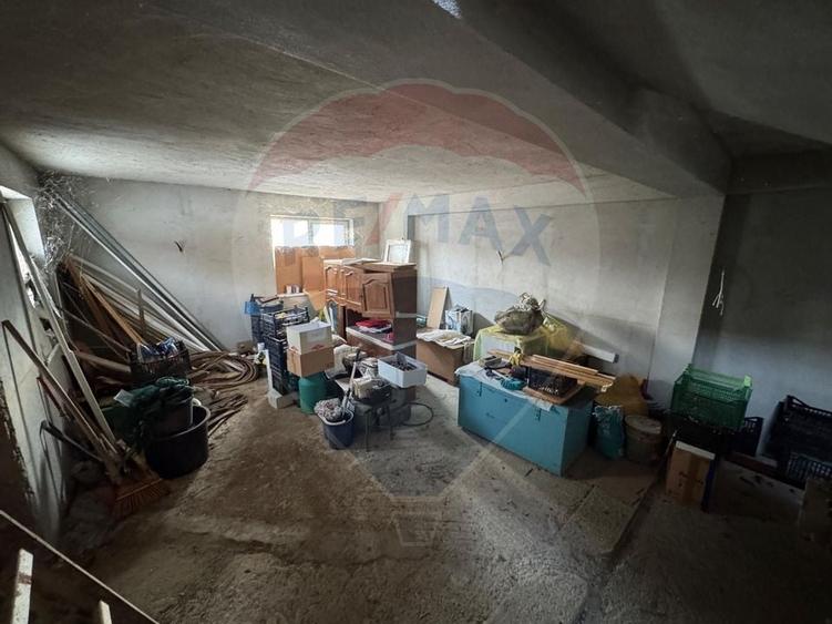 Casă / Vilă cu 6 camere de vânzare în zona Darmanesti - 40