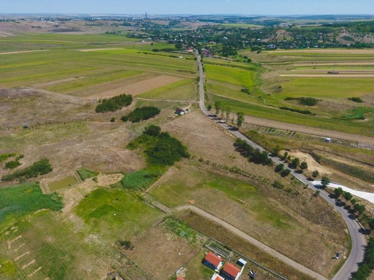 Loc de casa la Stancesti - 3