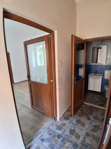 MEHALA - INDIVIDUALA - 5 CAM - 3 BAI - RENOVATA - CENTRALA - CURTE - 1