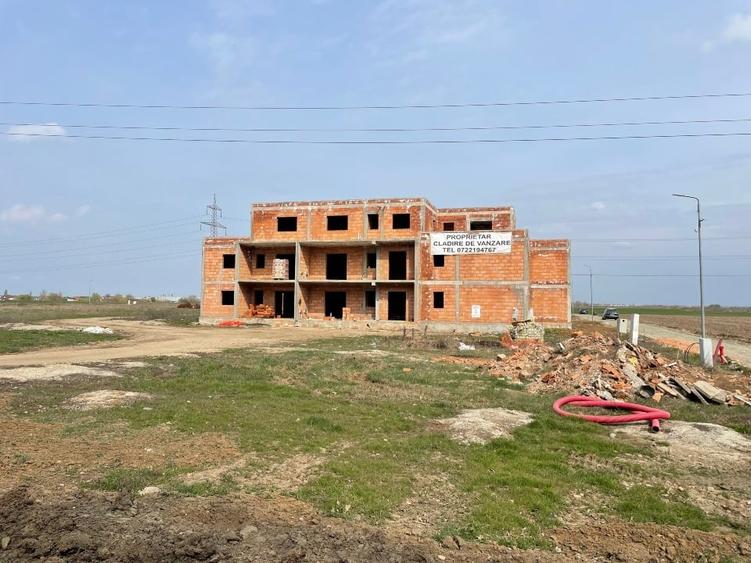 PROPRIETAR, persoana juridica, BLOC 7 ap + ! SAD la parter, langa PADURE si LAC - 5